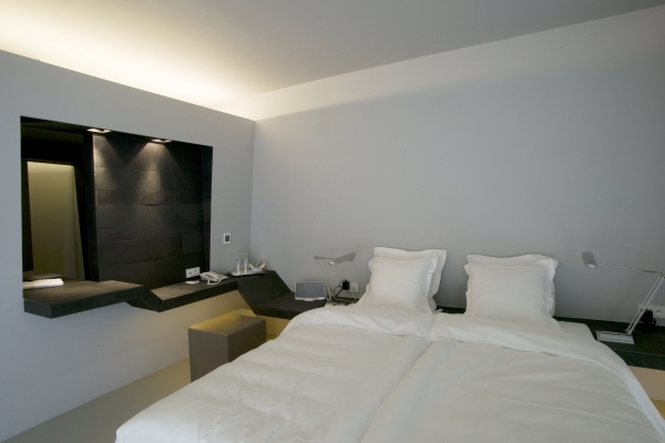 D-Hotel